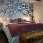 La Enchantee Bed & Breakfast