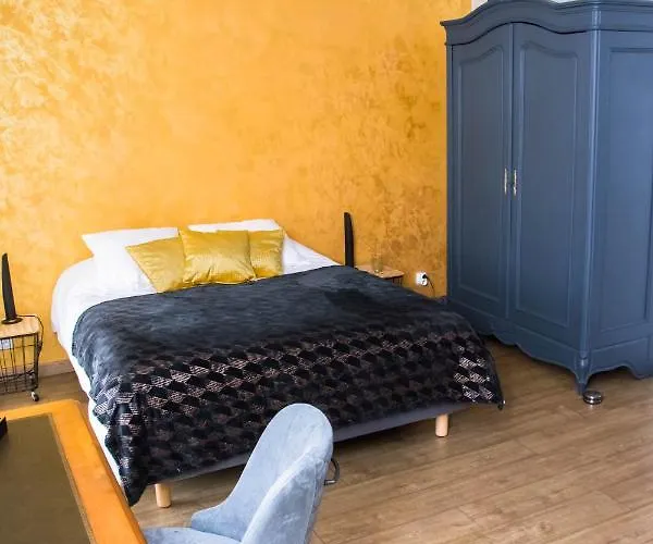 Alojamento de Acomodação e Pequeno-almoço La Enchantee 4*