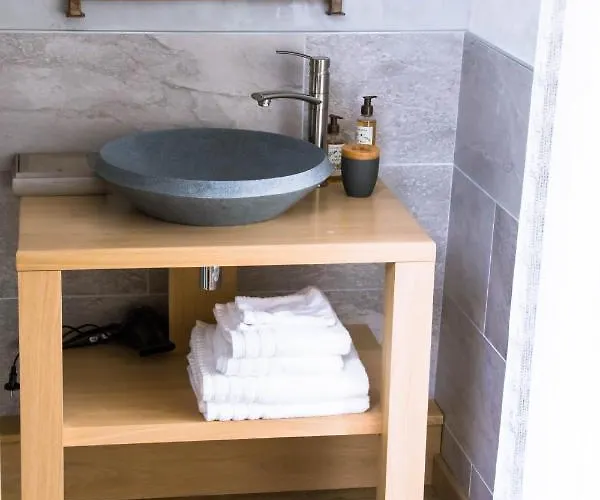 Alojamento de Acomodação e Pequeno-almoço La Enchantee La Baffe