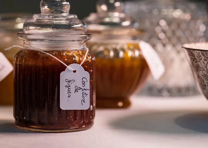 Alojamento de Acomodação e Pequeno-almoço La Enchantee 4*